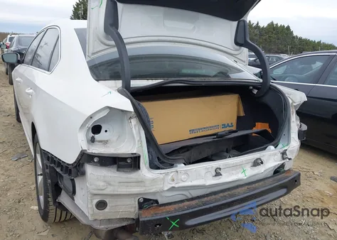 2013 Volkswagen Passat 2.5L Se z USA, uszkodzony, nr VIN 1VWBP7A31DC130859